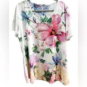 Avenue Multicolor Floral V-Neck Short Sleeve Top, Size 18/20.